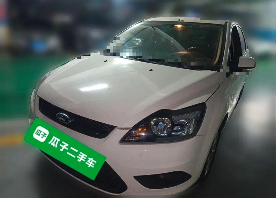 Ford Focus 2013 Hatchback Classic 1.8L Automatic Base Model — миниатюра 5