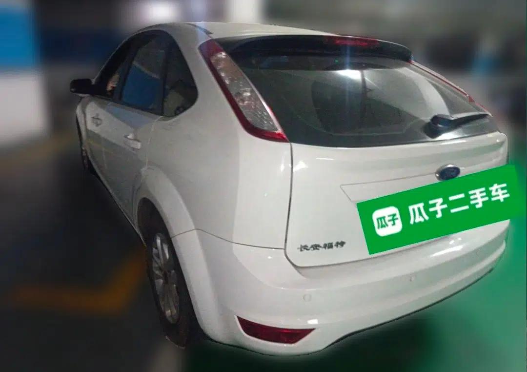 Ford Focus 2013 Hatchback Classic 1.8L Automatic Base Model — миниатюра 6