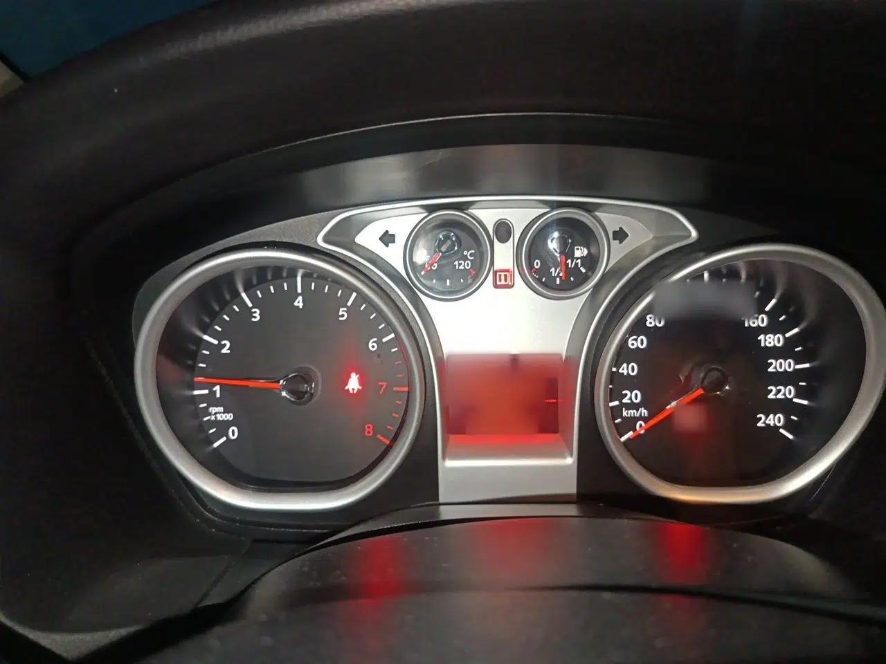 Ford Focus 2013 Hatchback Classic 1.8L Automatic Base Model — миниатюра 8