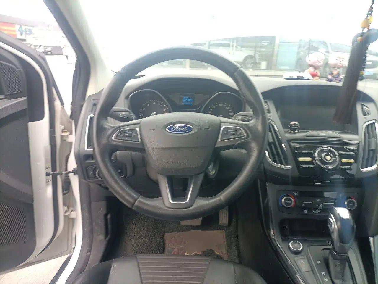 Ford Focus 2017 Sedan EcoBoost 125 Automatic Supreme Style SmartDrive Edition — миниатюра 11