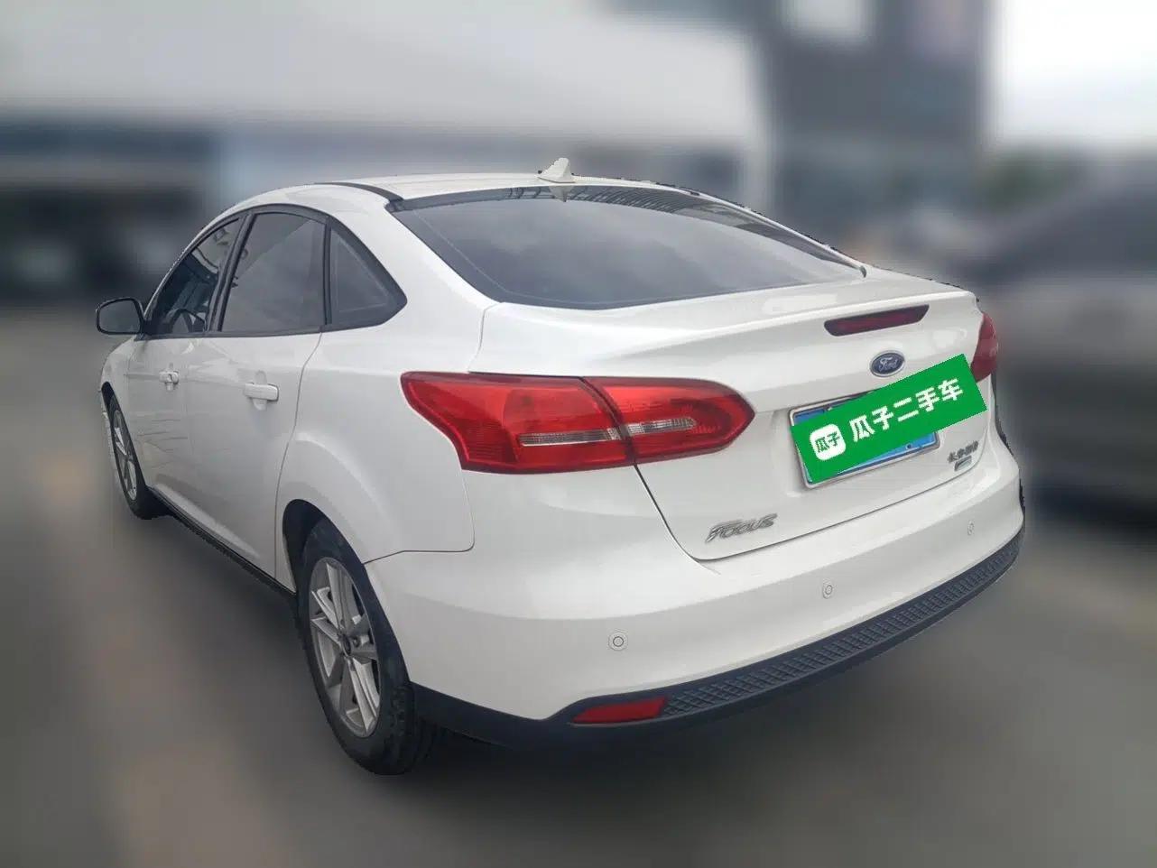 Ford Focus 2017 Sedan EcoBoost 125 Automatic Supreme Style SmartDrive Edition — миниатюра 4