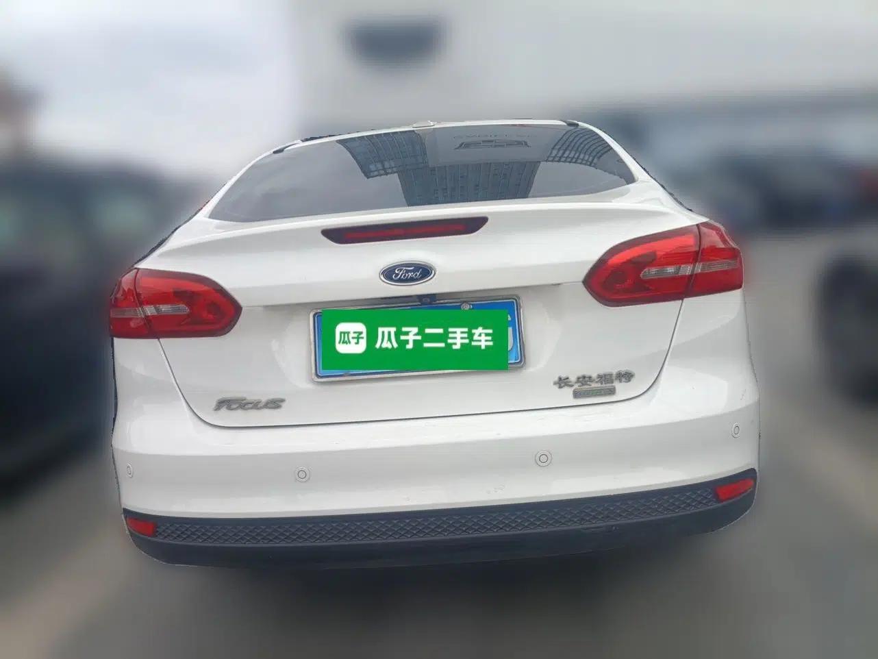 Ford Focus 2017 Sedan EcoBoost 125 Automatic Supreme Style SmartDrive Edition — миниатюра 5