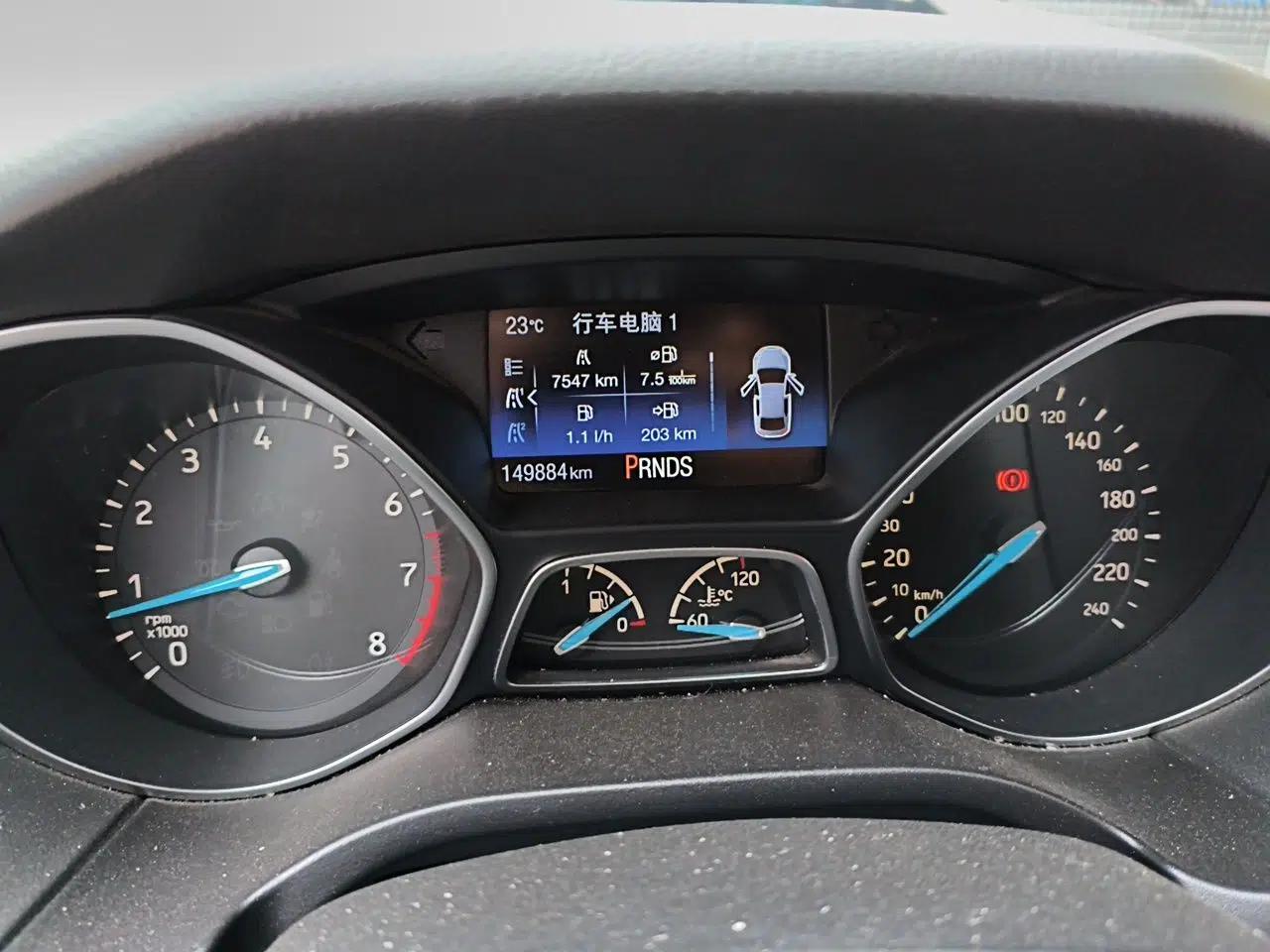 Ford Focus 2017 Sedan EcoBoost 180 Automatic Elite Model — миниатюра 12