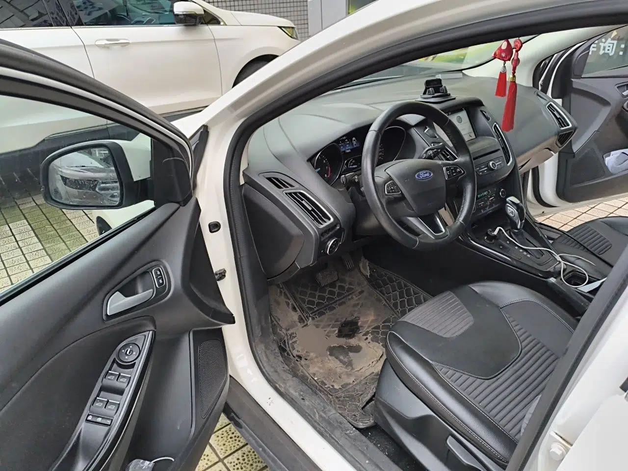 Ford Focus 2017 Sedan EcoBoost 180 Automatic Elite Model — миниатюра 17