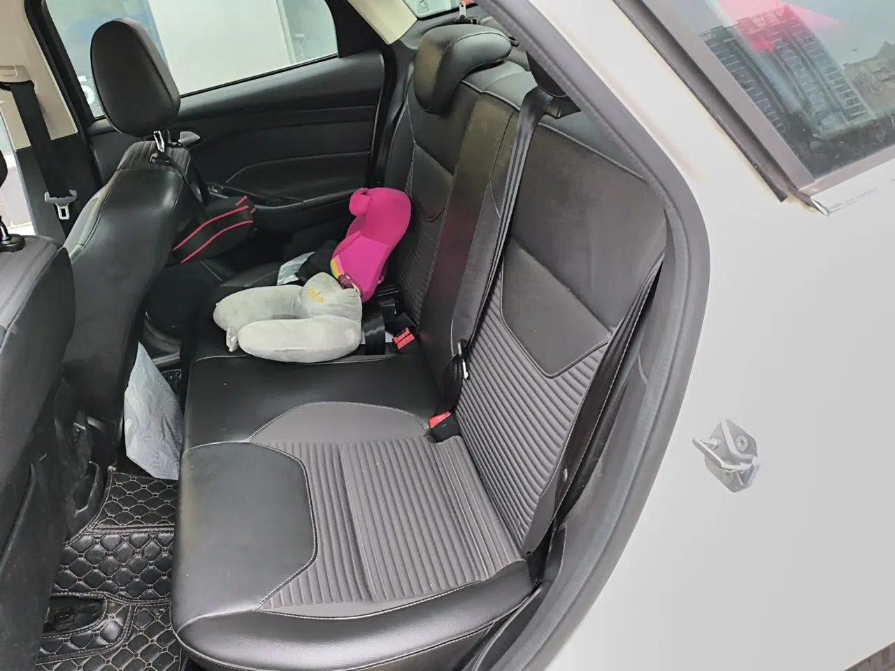 Ford Focus 2017 Sedan EcoBoost 180 Automatic Elite Model — миниатюра 18