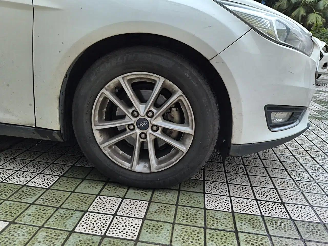 Ford Focus 2017 Sedan EcoBoost 180 Automatic Elite Model — миниатюра 8