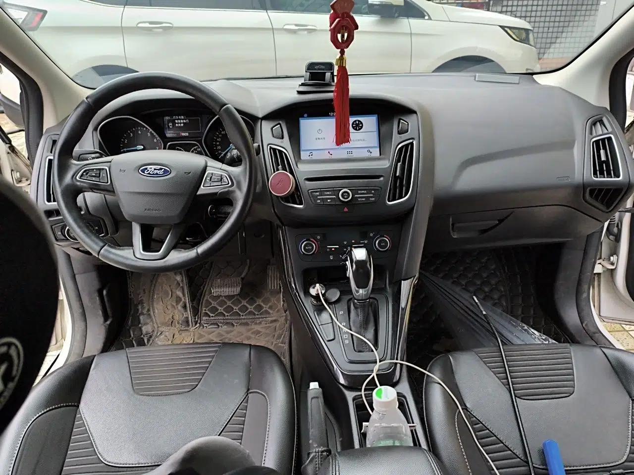 Ford Focus 2017 Sedan EcoBoost 180 Automatic Elite Model — миниатюра 10