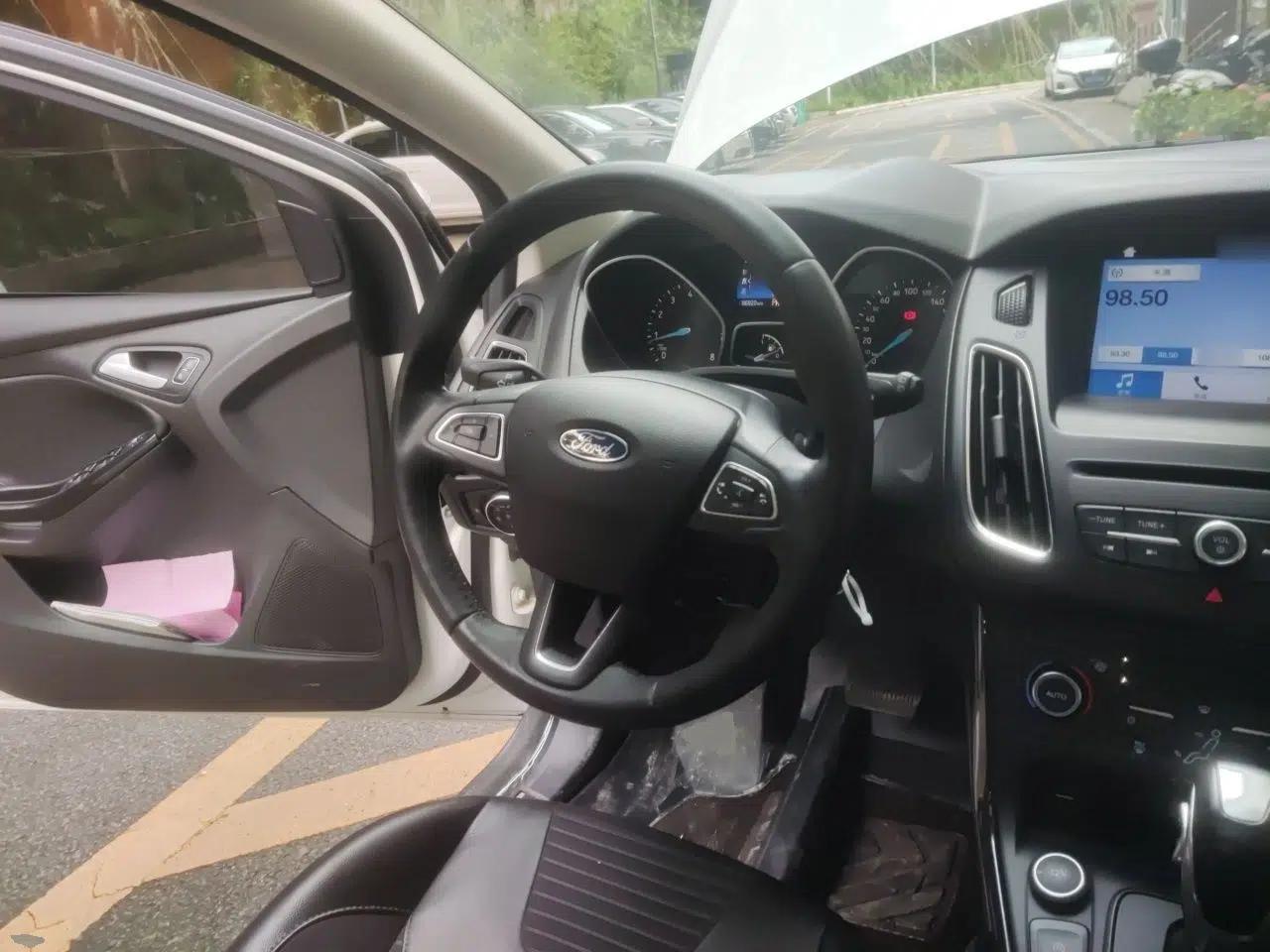 Ford Focus 2018 Hatchback Classic EcoBoost 180 Automatic Elite Model — миниатюра 11