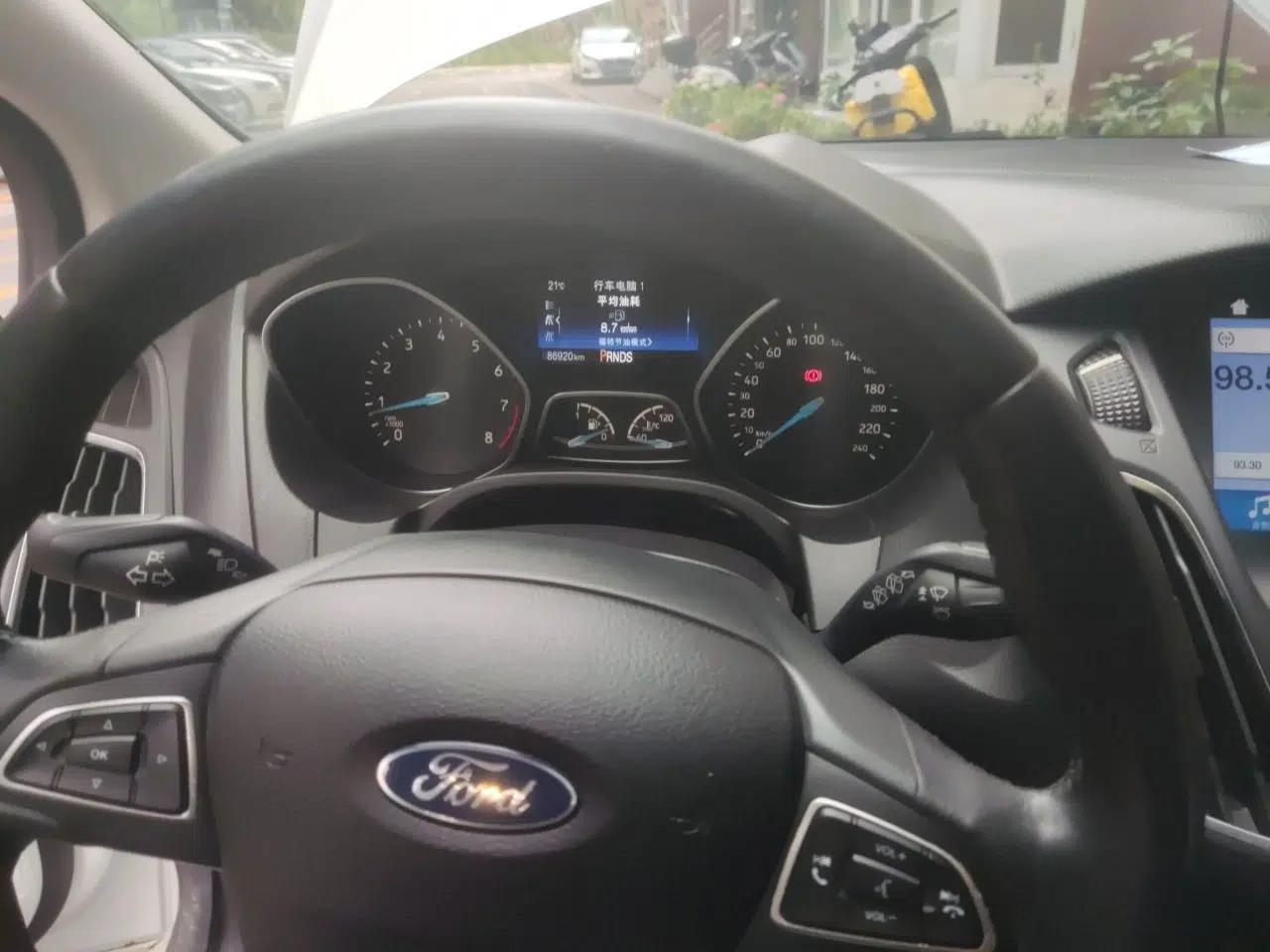 Ford Focus 2018 Hatchback Classic EcoBoost 180 Automatic Elite Model — миниатюра 12