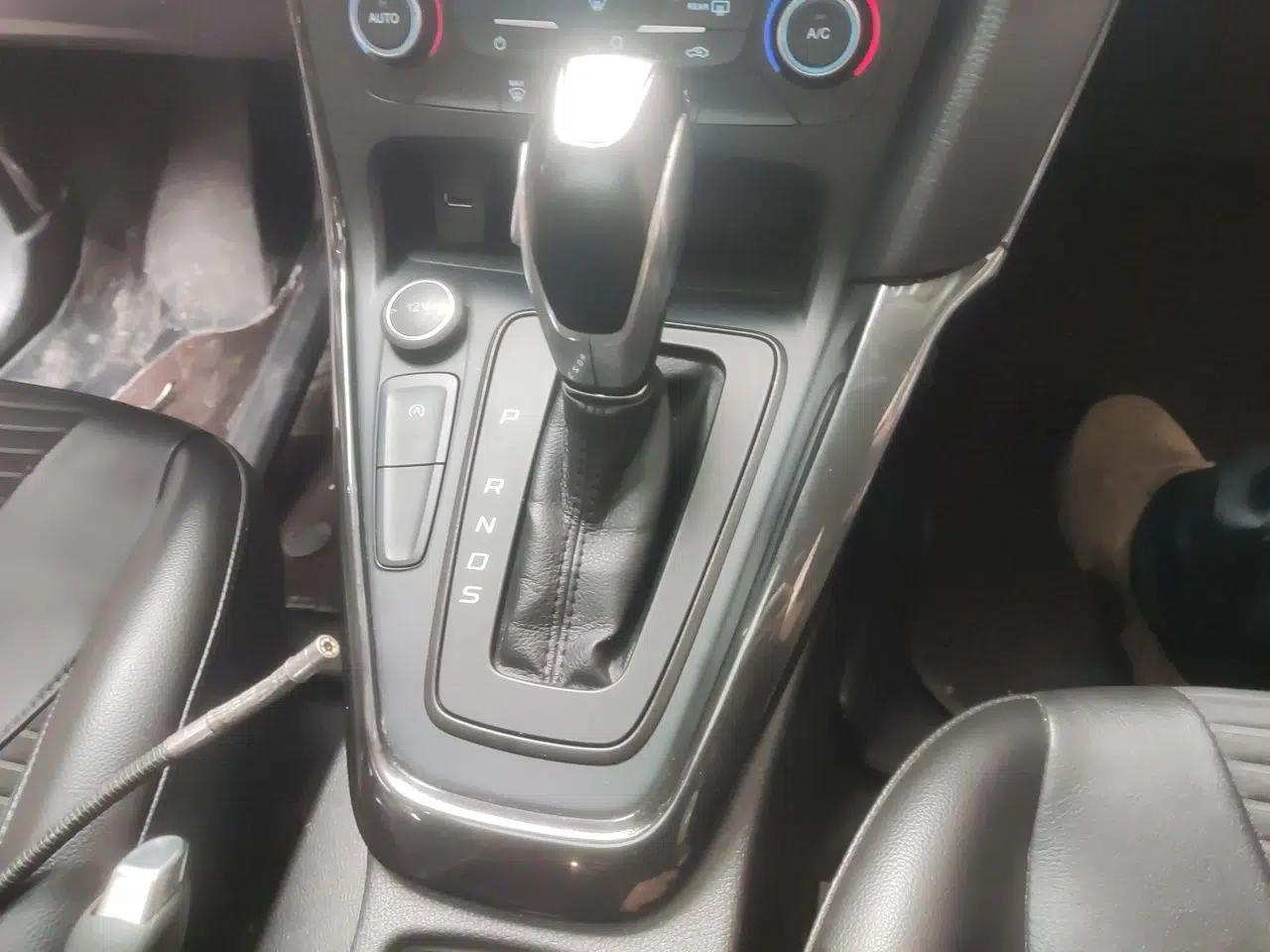 Ford Focus 2018 Hatchback Classic EcoBoost 180 Automatic Elite Model — миниатюра 15