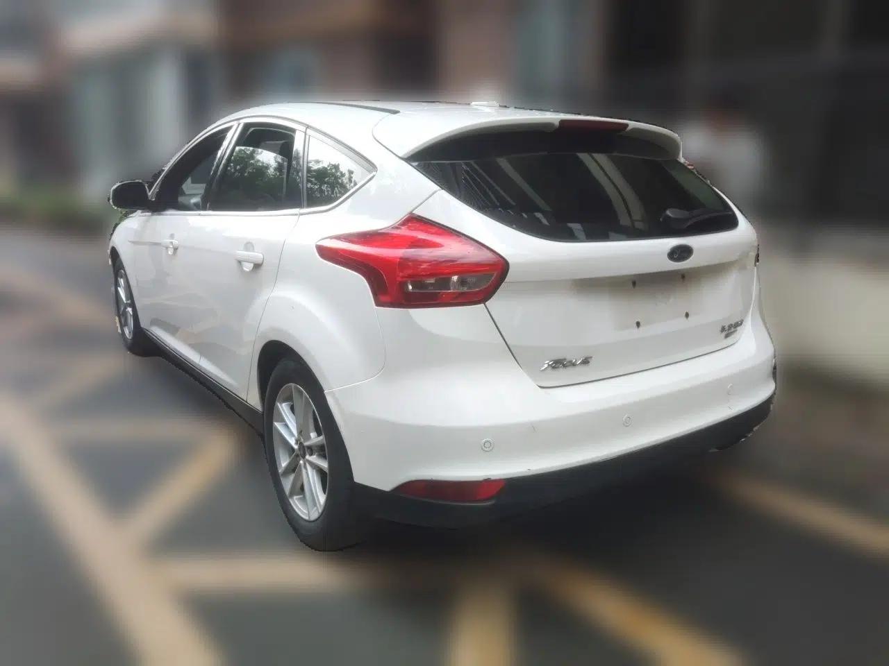 Ford Focus 2018 Hatchback Classic EcoBoost 180 Automatic Elite Model — миниатюра 4