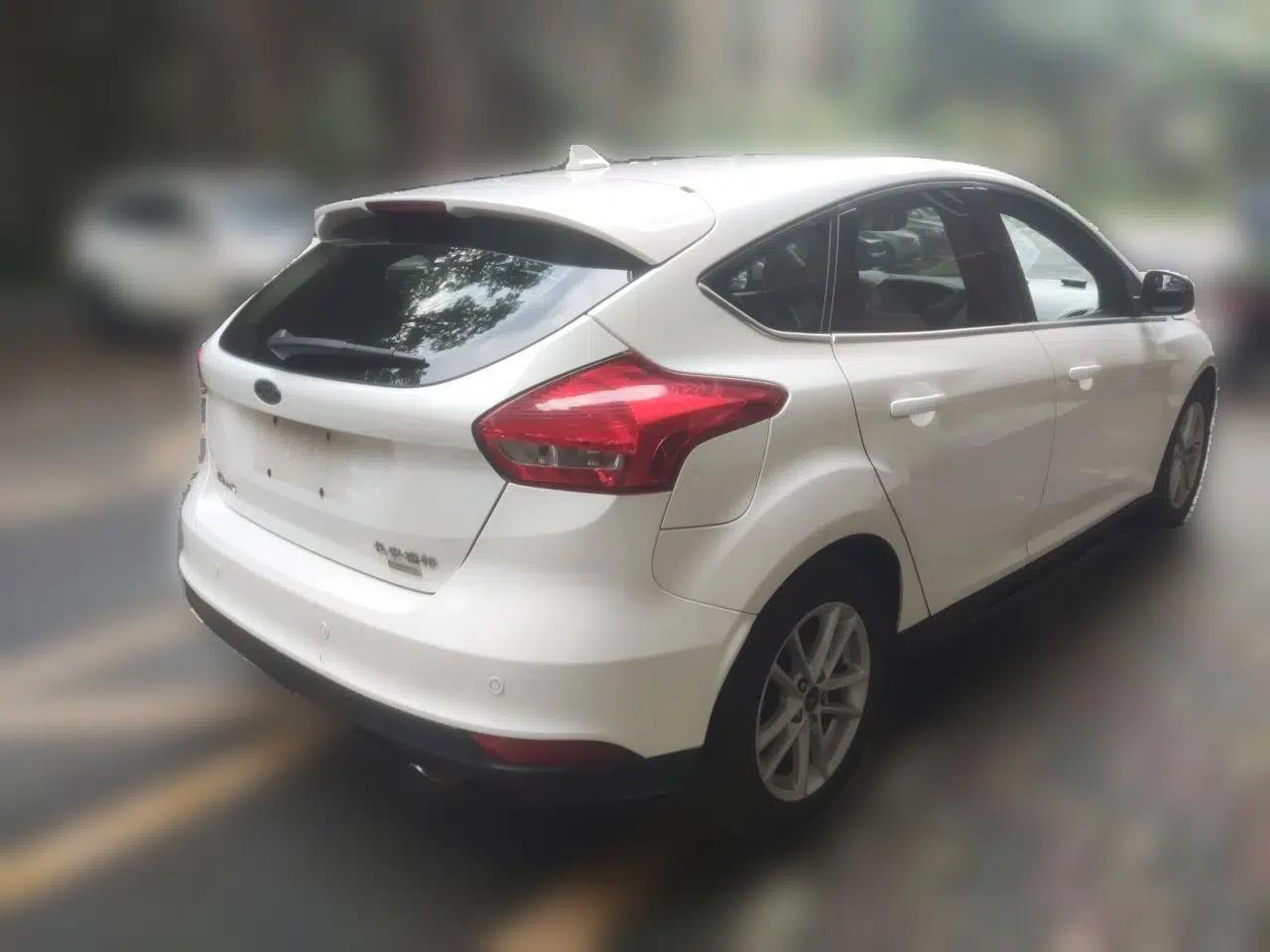 Ford Focus 2018 Hatchback Classic EcoBoost 180 Automatic Elite Model — миниатюра 6