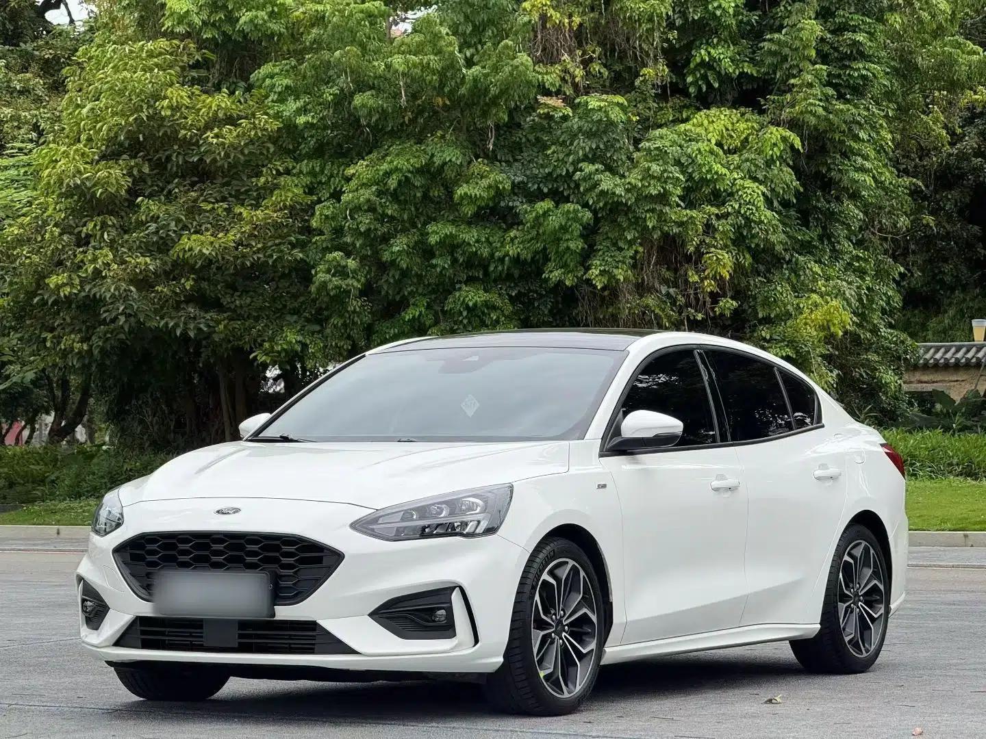 Ford Focus 2021 Sedan EcoBoost 180 Automatic ST Line — миниатюра 1