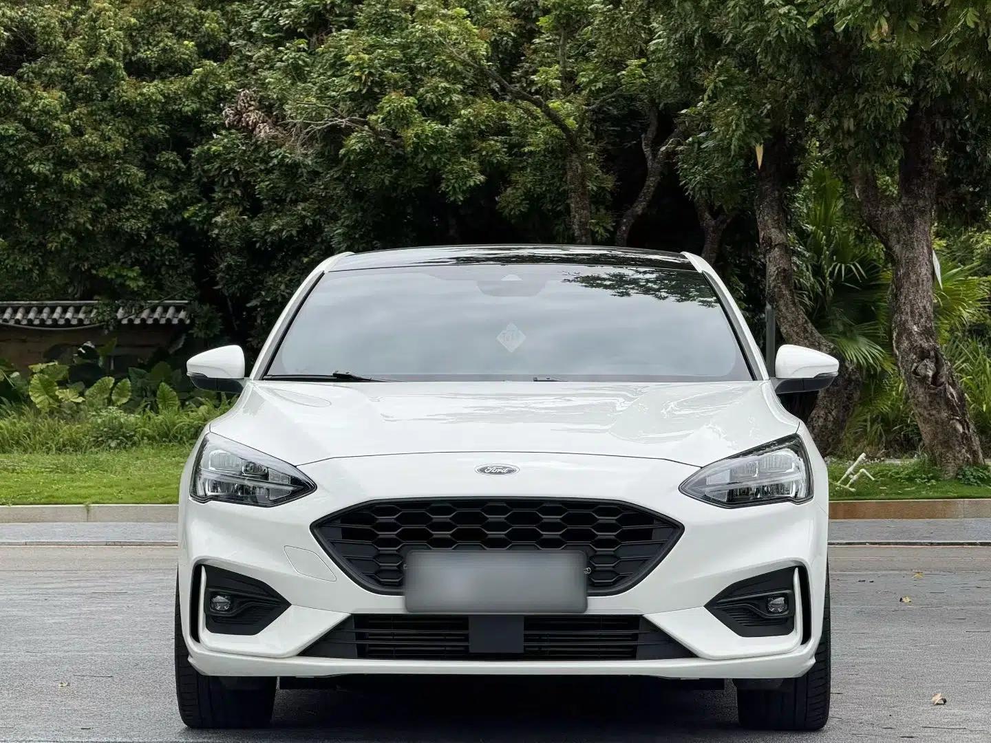Ford Focus 2021 Sedan EcoBoost 180 Automatic ST Line — миниатюра 2