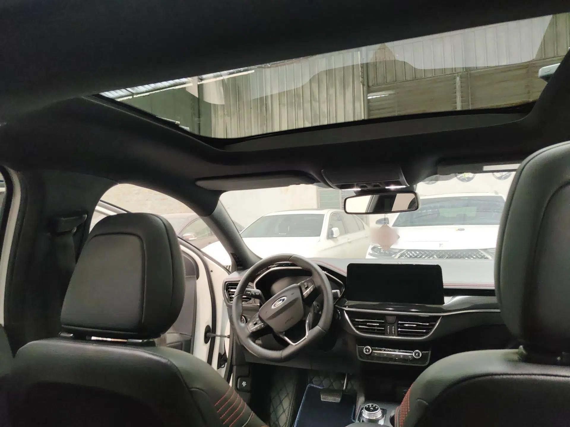 Ford Focus 2021 Sedan EcoBoost 180 Automatic ST Line — миниатюра 11