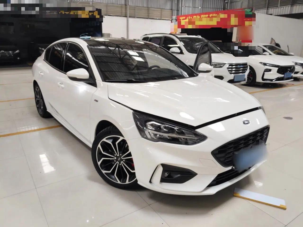 Ford Focus 2021 Sedan EcoBoost 180 Automatic ST Line — миниатюра 3