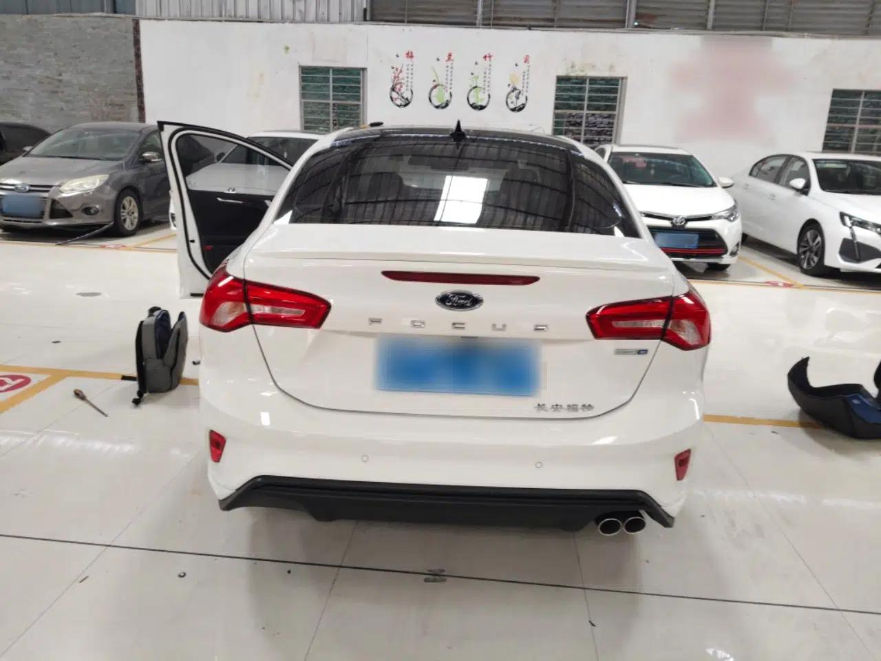 Ford Focus 2021 Sedan EcoBoost 180 Automatic ST Line — миниатюра 4