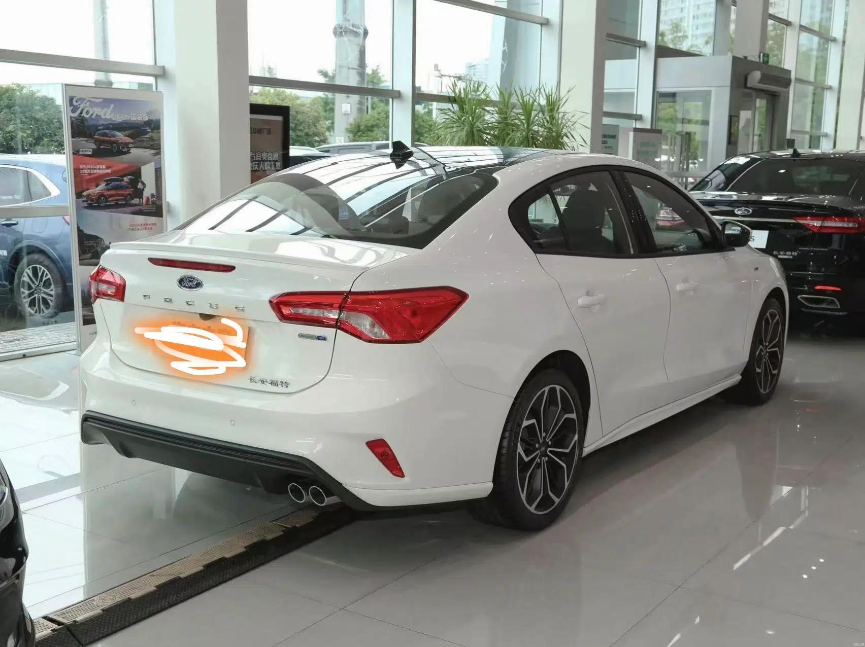 Ford Focus 2021 Sedan EcoBoost 180 Automatic ST Line — миниатюра 5