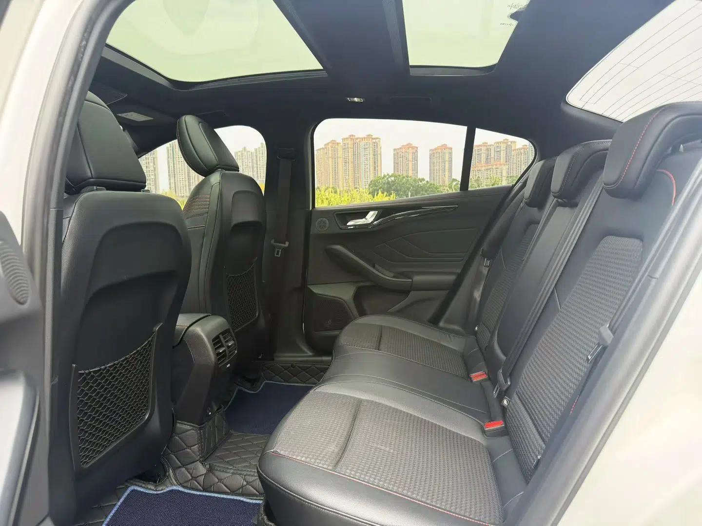 Ford Focus 2021 Sedan EcoBoost 180 Automatic ST Line — миниатюра 9