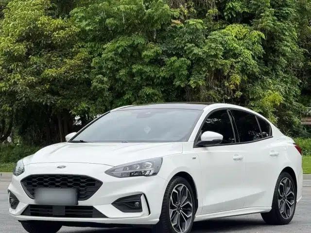 Ford Focus 2021 Sedan EcoBoost 180 Automatic ST Line