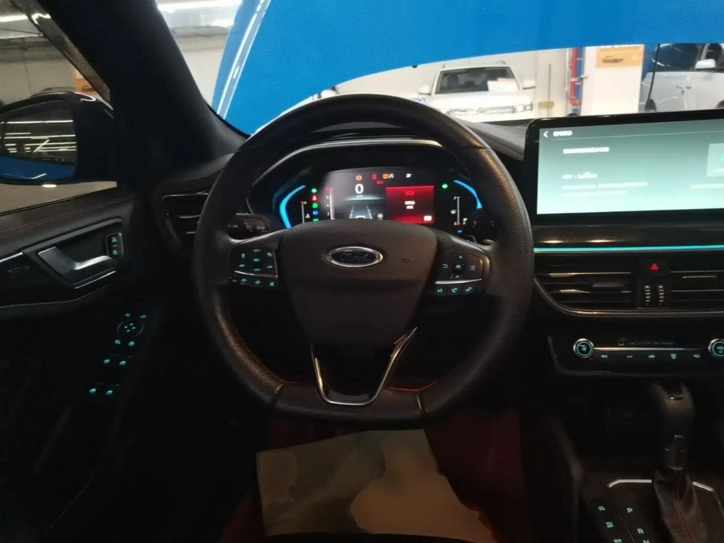 Ford Focus 2022 Sedan EcoBoost 180 Automatic ST Line — миниатюра 14