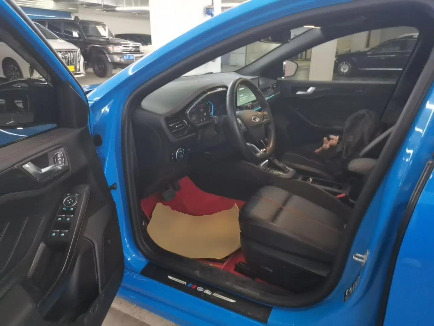 Ford Focus 2022 Sedan EcoBoost 180 Automatic ST Line — миниатюра 19