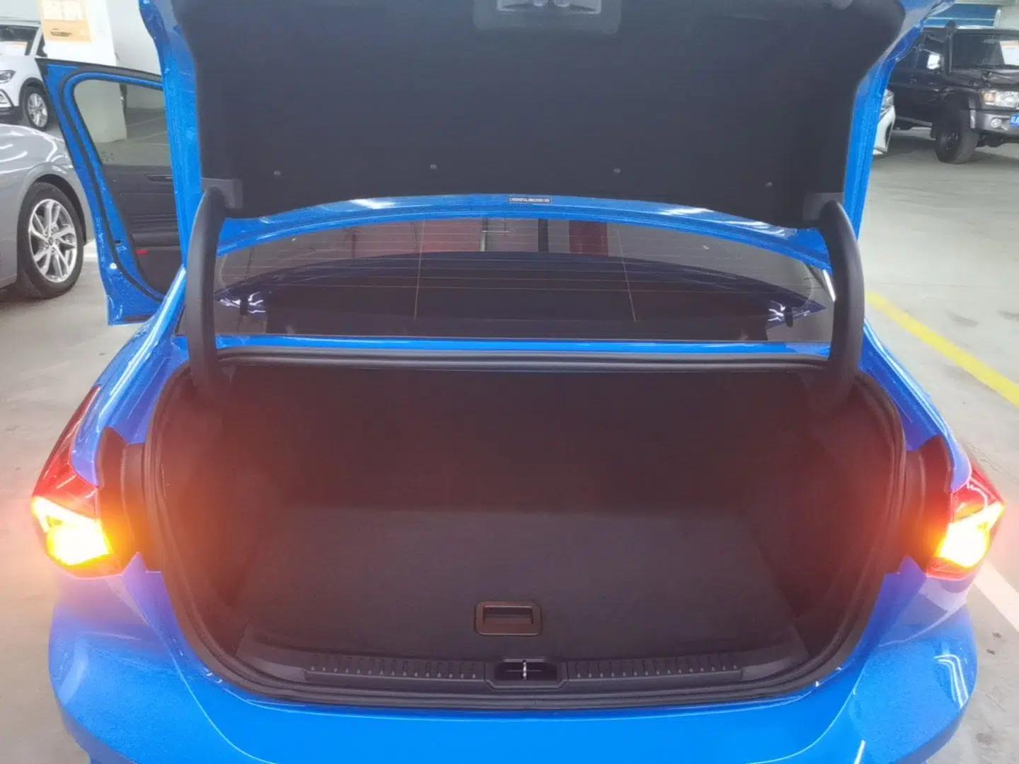 Ford Focus 2022 Sedan EcoBoost 180 Automatic ST Line — миниатюра 22