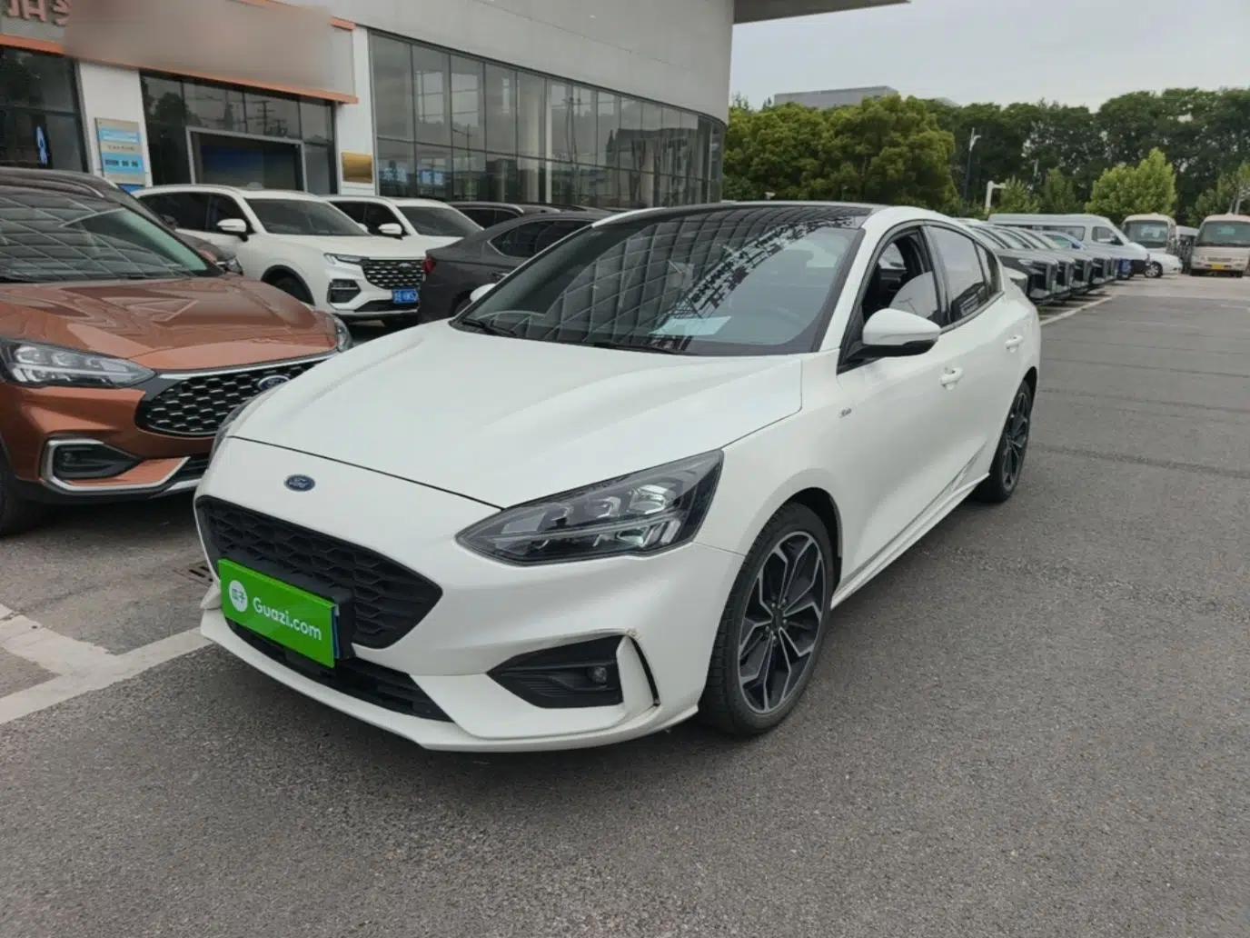 Ford Focus 2021 Sedan EcoBoost 180 Automatic ST Line — миниатюра 1