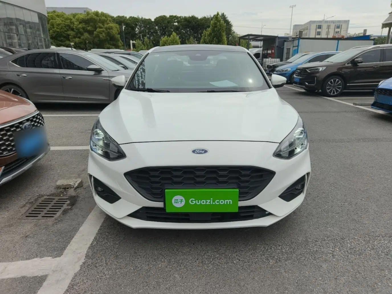 Ford Focus 2021 Sedan EcoBoost 180 Automatic ST Line — миниатюра 2