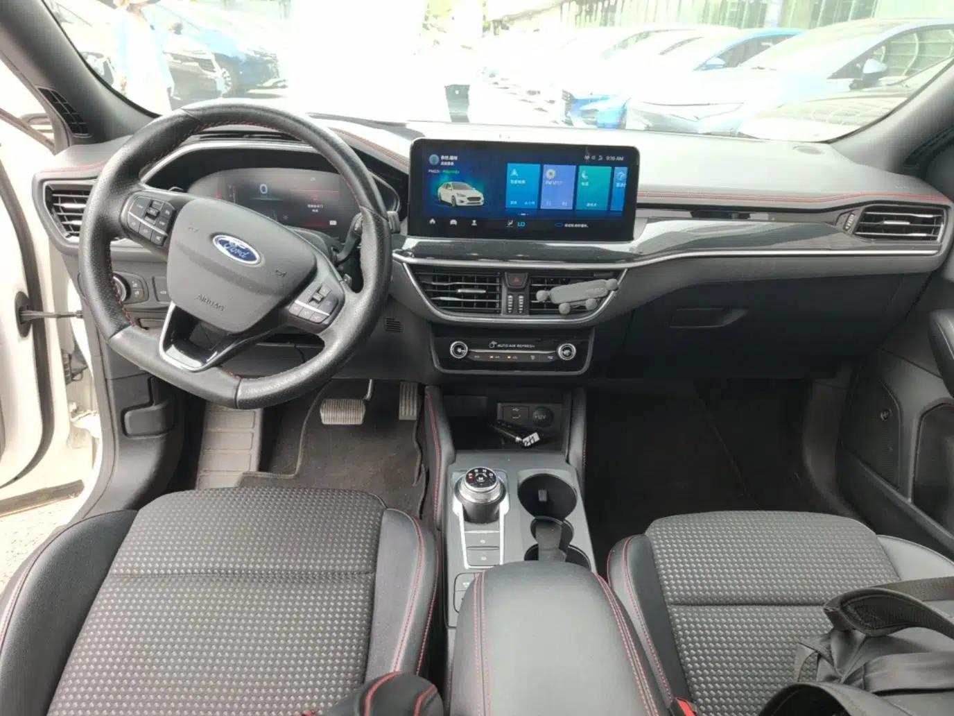 Ford Focus 2021 Sedan EcoBoost 180 Automatic ST Line — миниатюра 13