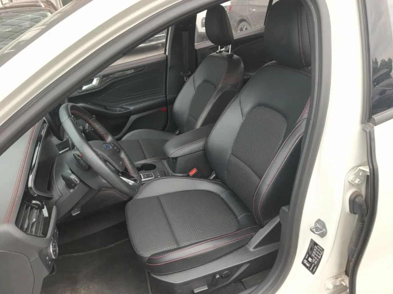 Ford Focus 2021 Sedan EcoBoost 180 Automatic ST Line — миниатюра 18