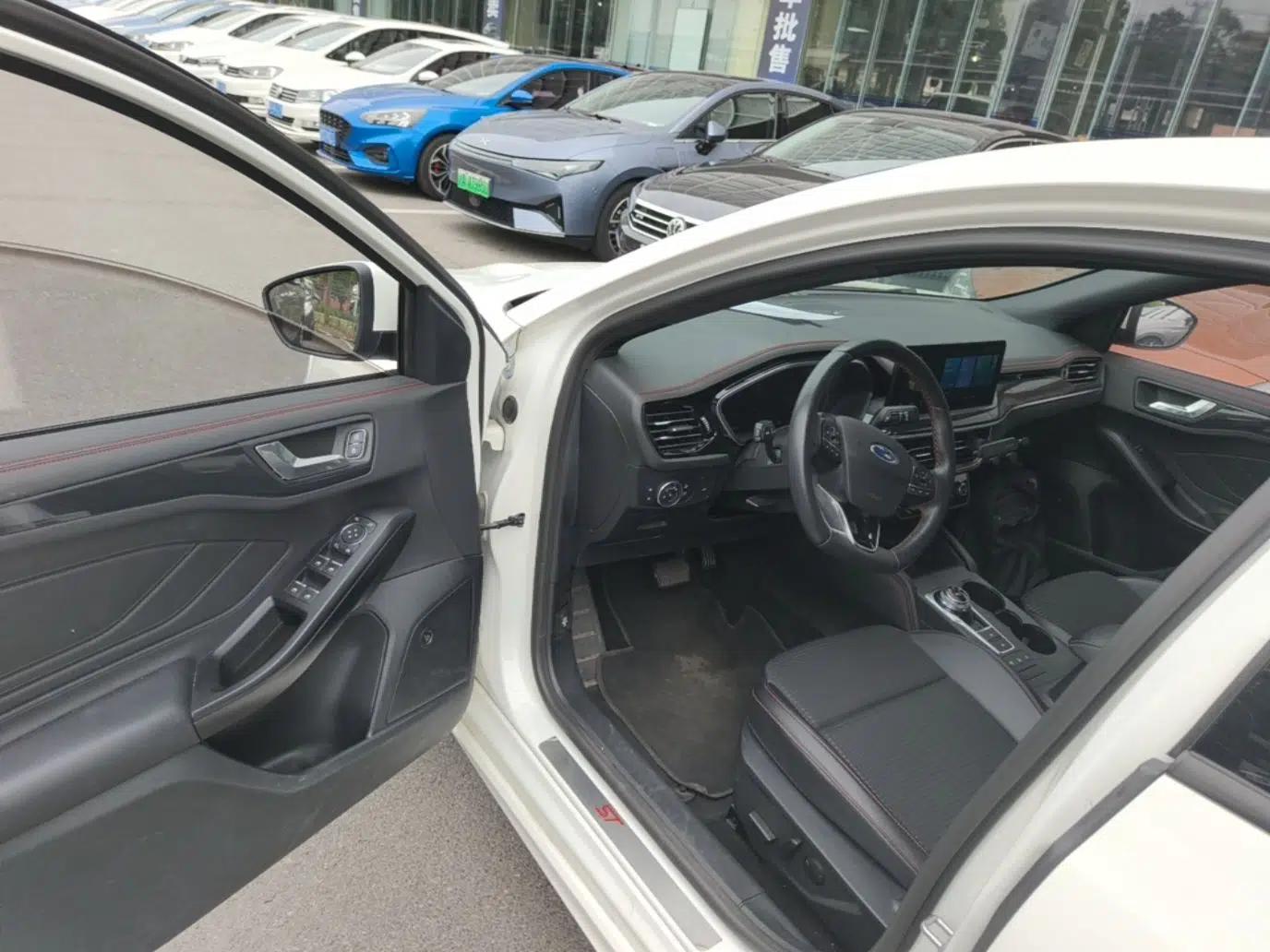 Ford Focus 2021 Sedan EcoBoost 180 Automatic ST Line — миниатюра 19