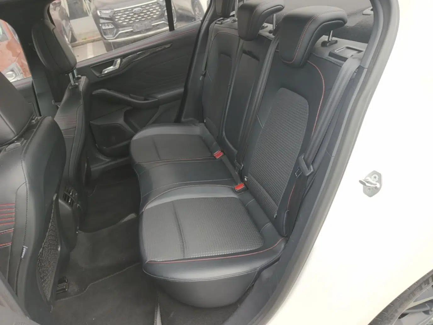 Ford Focus 2021 Sedan EcoBoost 180 Automatic ST Line — миниатюра 20
