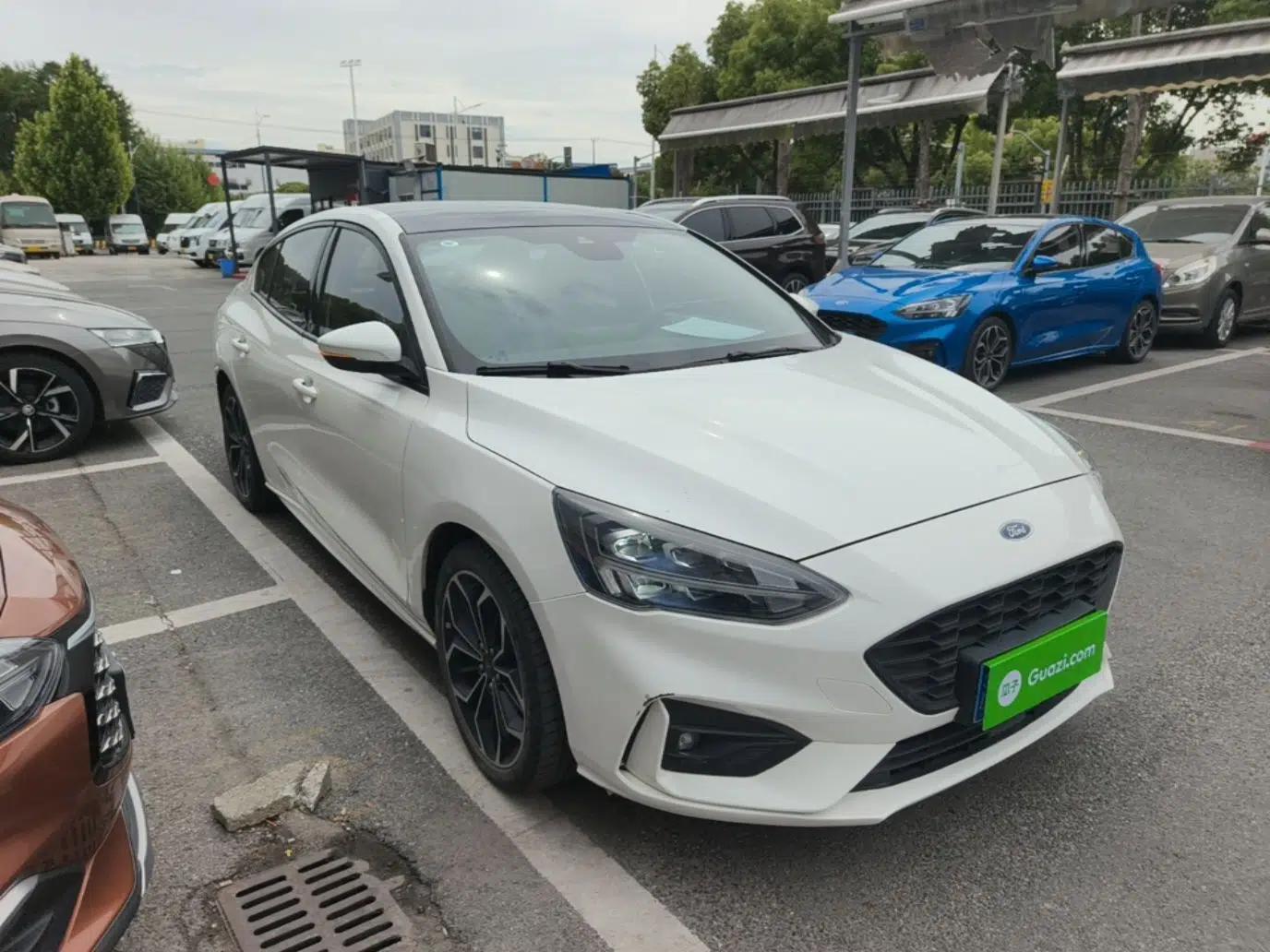 Ford Focus 2021 Sedan EcoBoost 180 Automatic ST Line — миниатюра 3