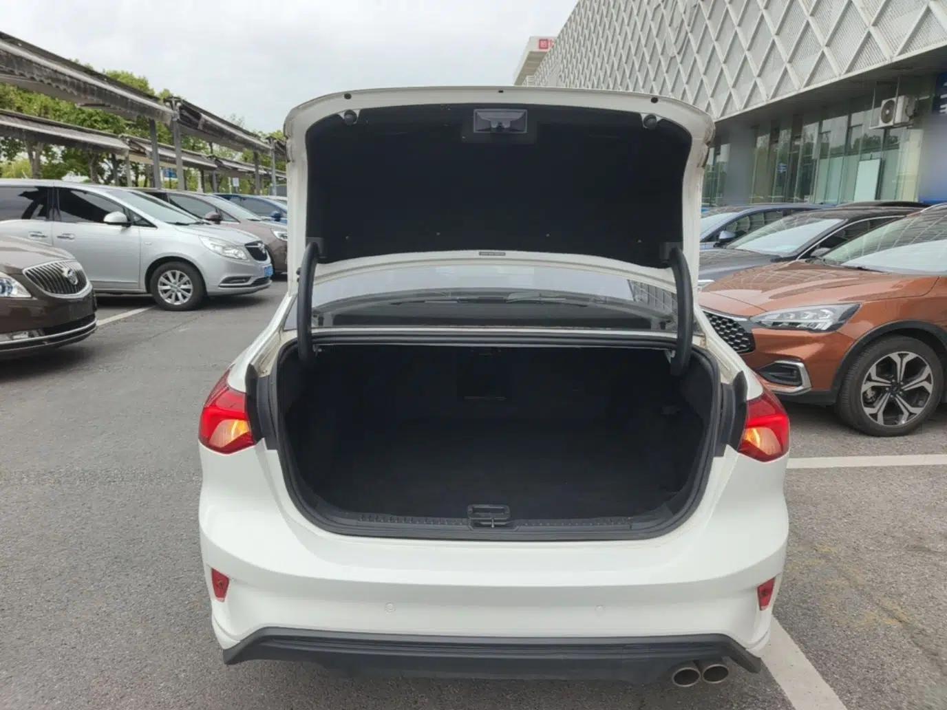 Ford Focus 2021 Sedan EcoBoost 180 Automatic ST Line — миниатюра 22