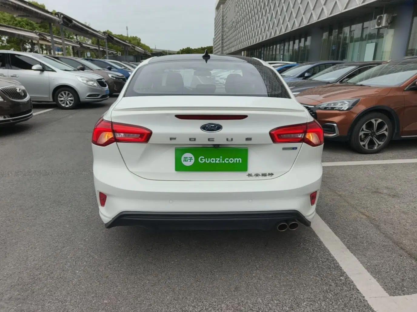 Ford Focus 2021 Sedan EcoBoost 180 Automatic ST Line — миниатюра 5