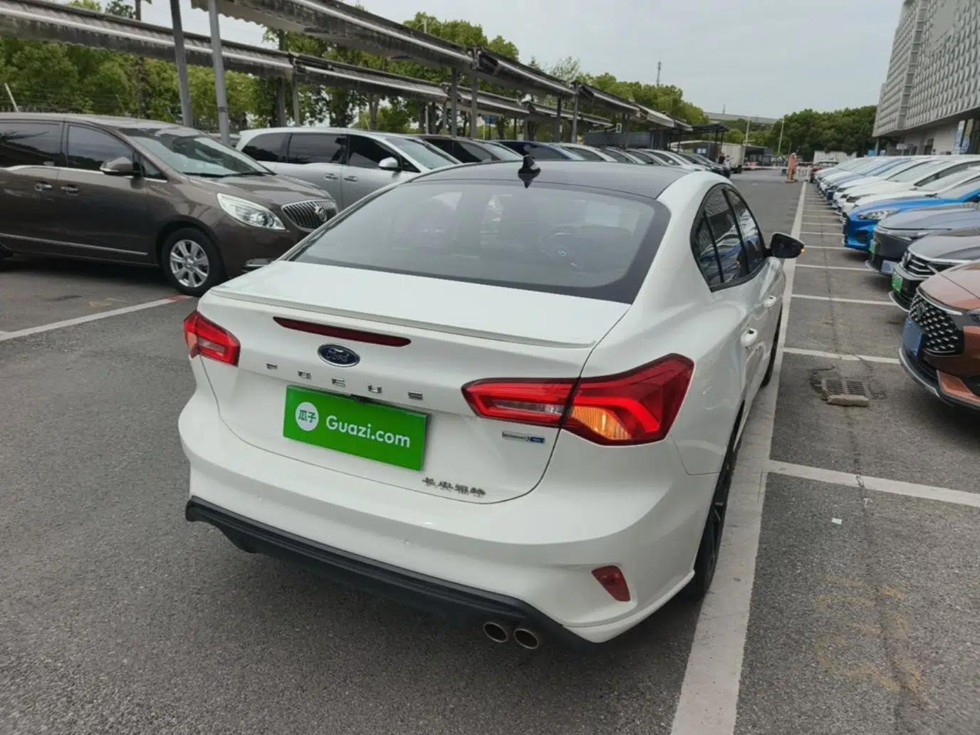 Ford Focus 2021 Sedan EcoBoost 180 Automatic ST Line — миниатюра 6