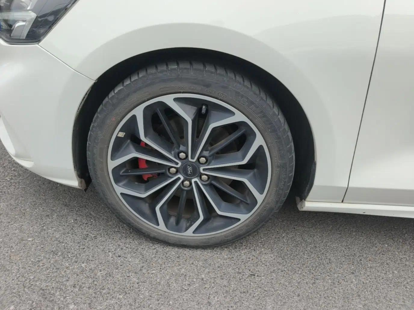 Ford Focus 2021 Sedan EcoBoost 180 Automatic ST Line — миниатюра 8