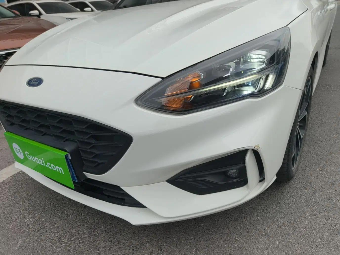Ford Focus 2021 Sedan EcoBoost 180 Automatic ST Line — миниатюра 9