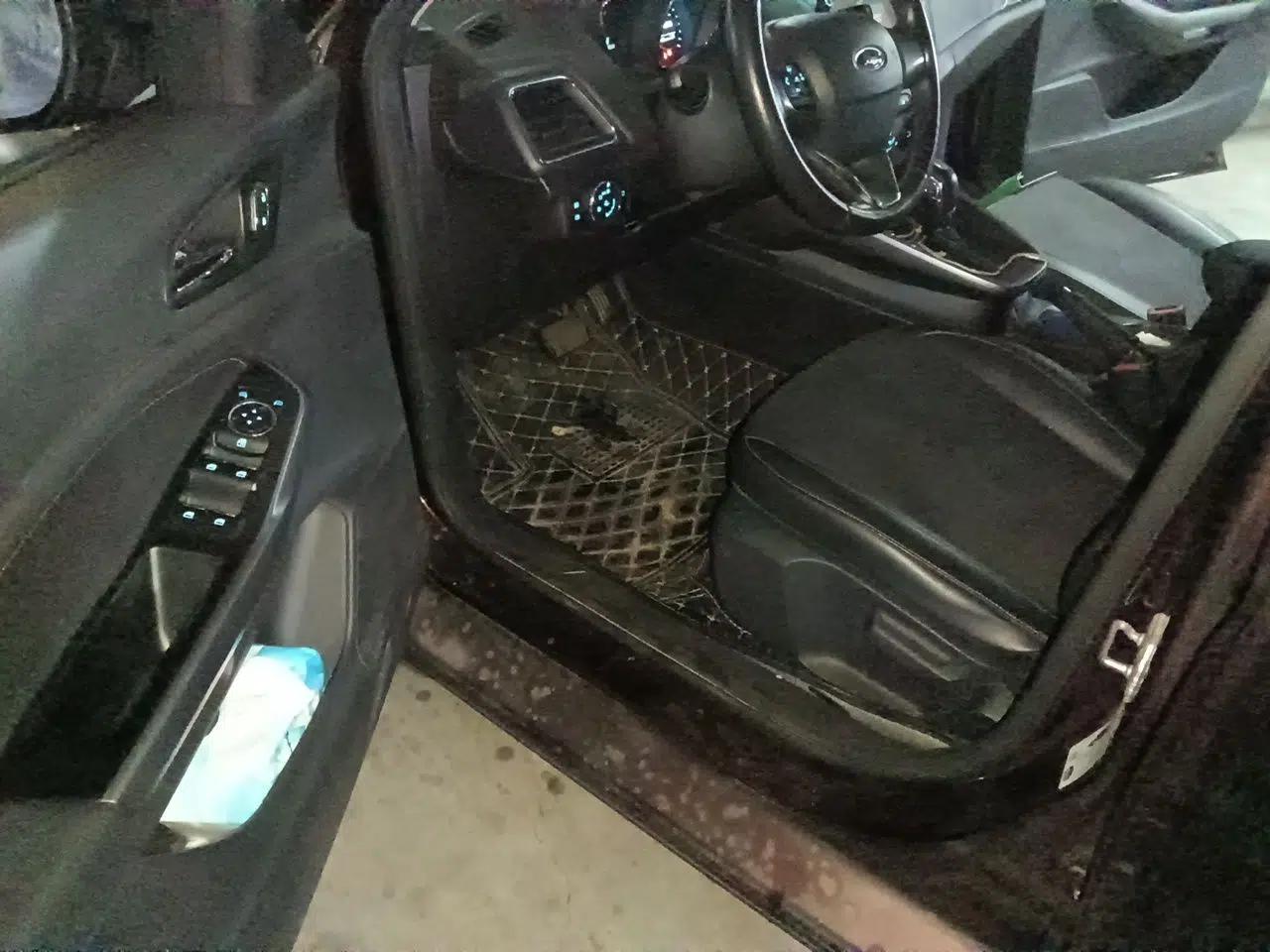 Ford Escort 2019 1.5L Automatic Enjoyment Model — миниатюра 17