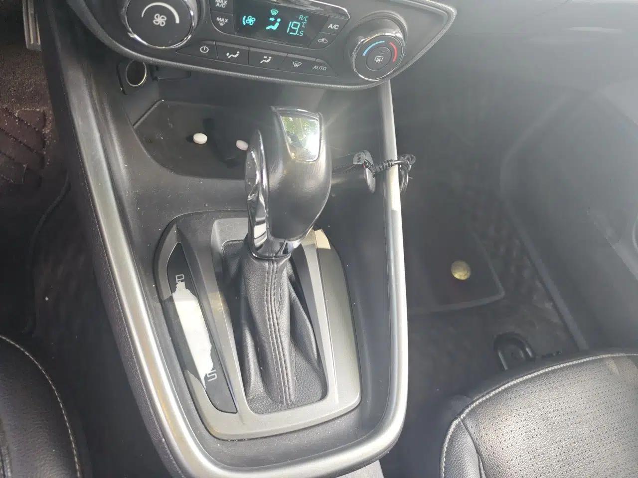 Ford Escort 2017 Happiness Edition 1.5L Automatic Fashion Version — миниатюра 15