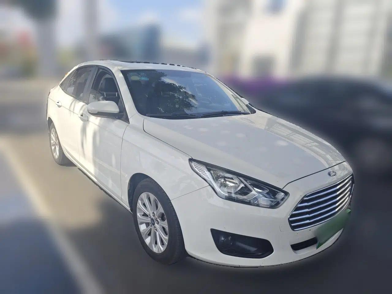Ford Escort 2017 Happiness Edition 1.5L Automatic Fashion Version — миниатюра 3
