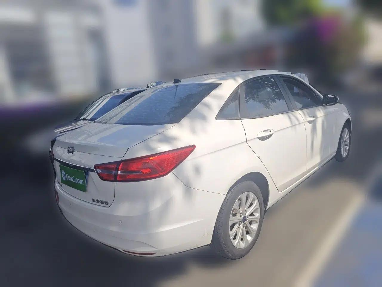 Ford Escort 2017 Happiness Edition 1.5L Automatic Fashion Version — миниатюра 6