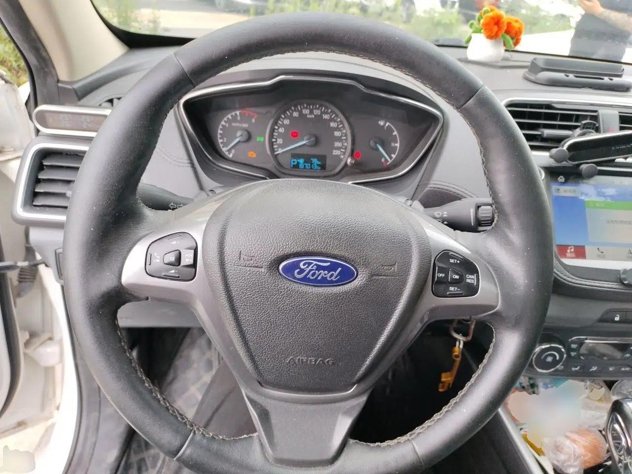 Ford Escort 2017 Happiness Edition 1.5L Automatic Fashion Version — миниатюра 11