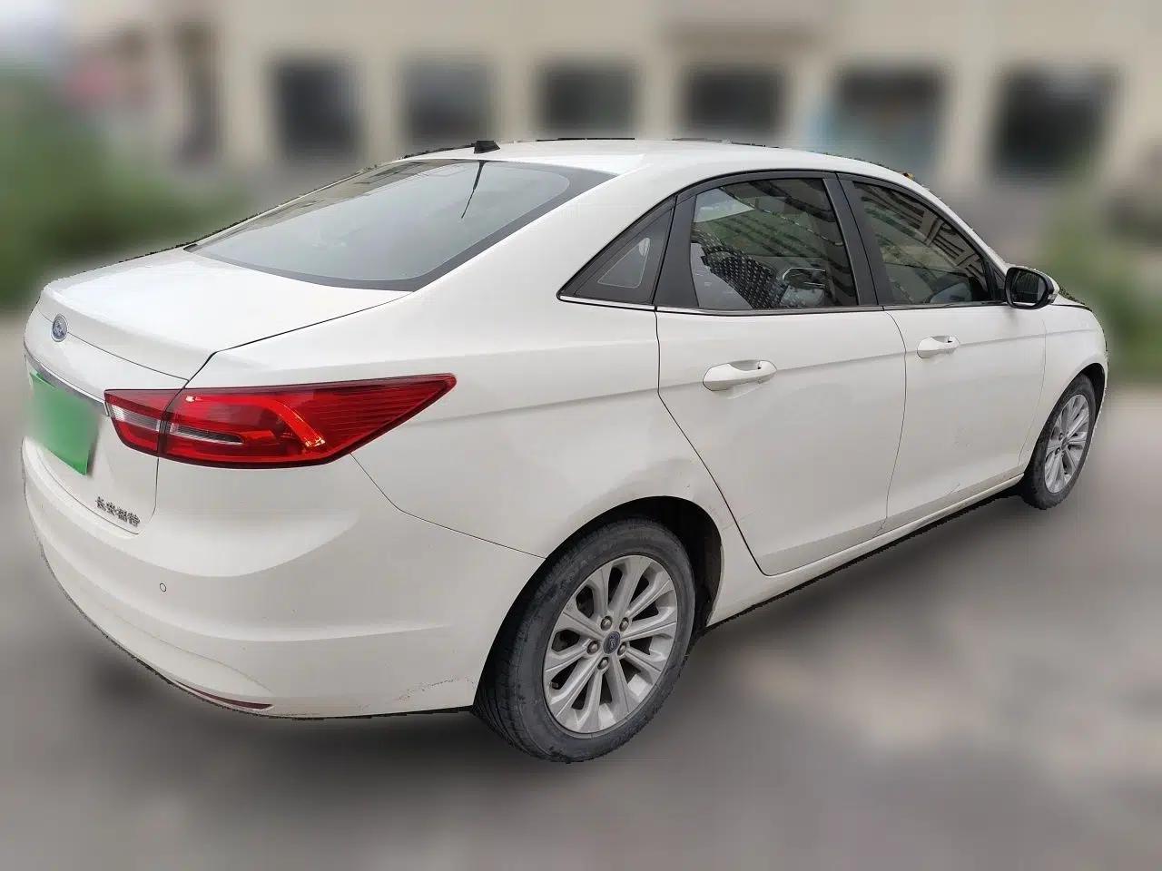 Ford Escort 2017 Happiness Edition 1.5L Automatic Fashion Version — миниатюра 6