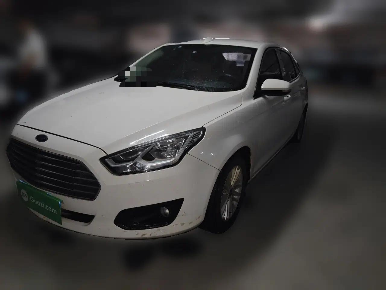 Ford Escort 2015 1.5L Automatic Comfort Edition — миниатюра 1