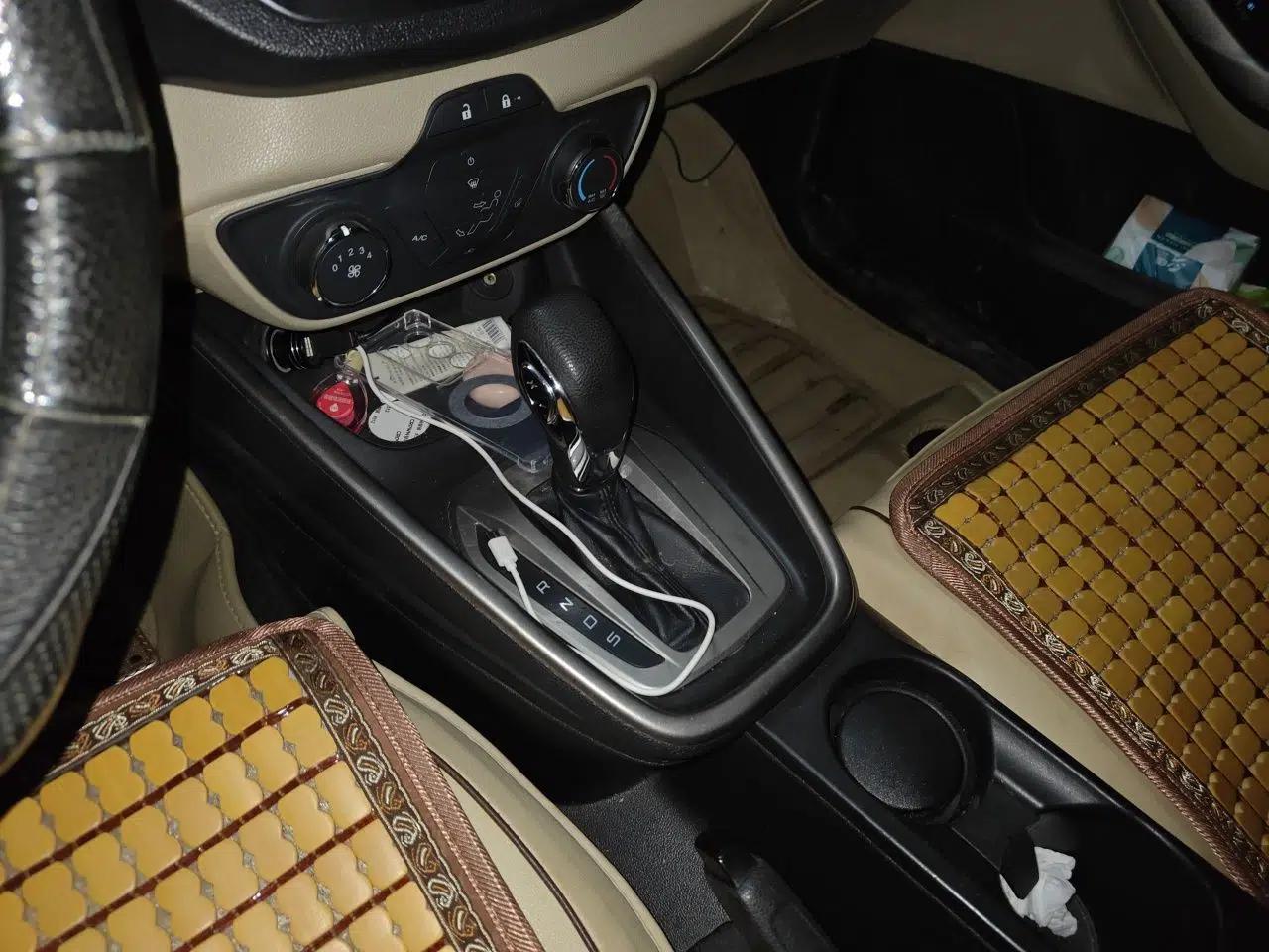 Ford Escort 2015 1.5L Automatic Comfort Edition — миниатюра 15