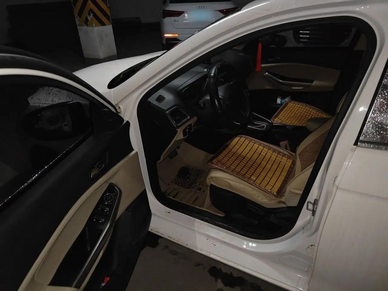 Ford Escort 2015 1.5L Automatic Comfort Edition — миниатюра 17