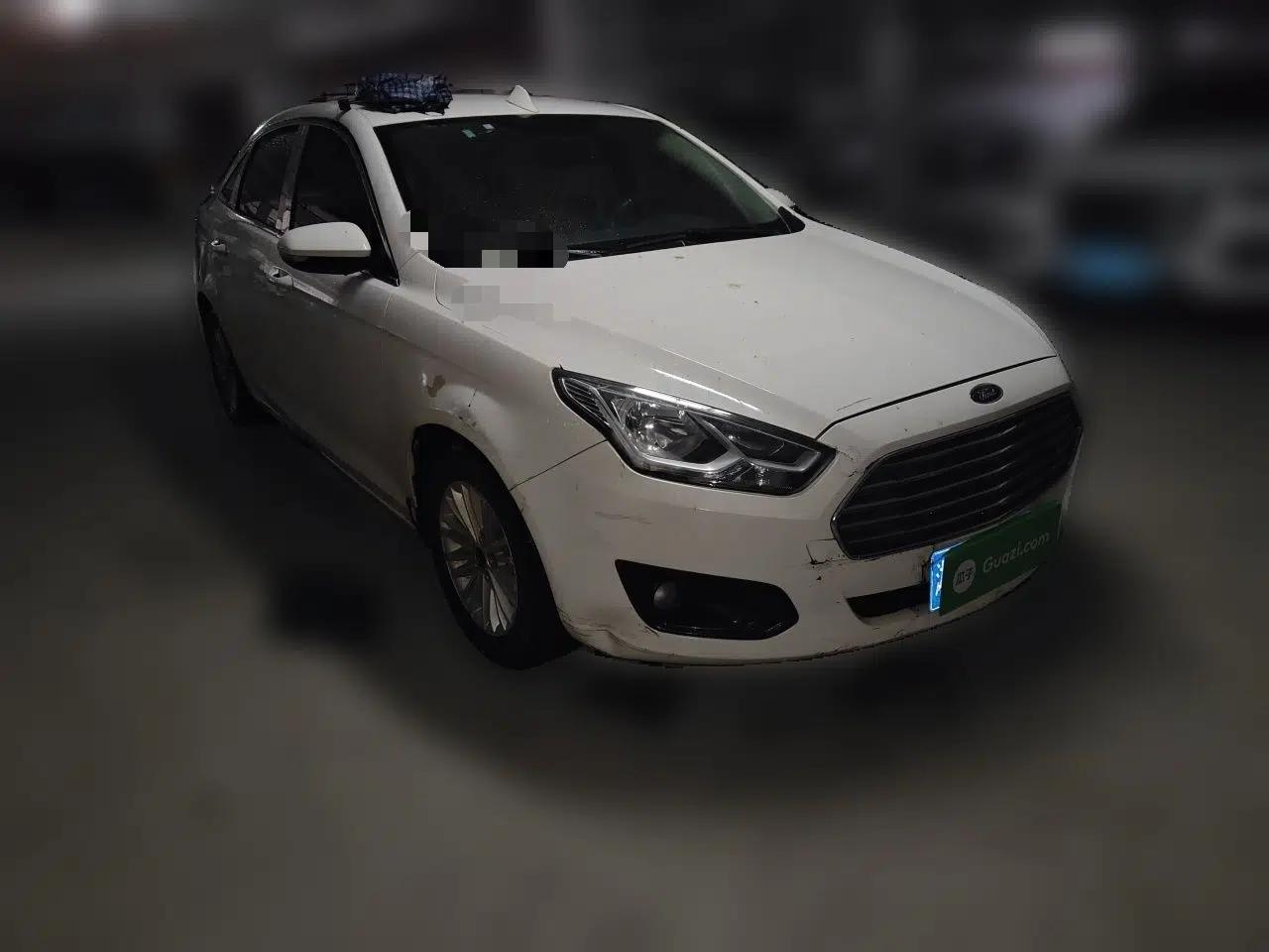 Ford Escort 2015 1.5L Automatic Comfort Edition — миниатюра 3