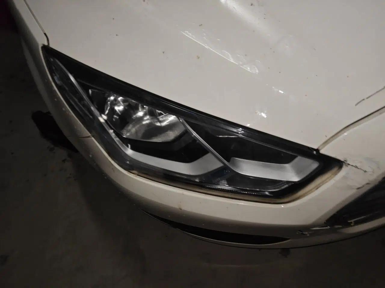 Ford Escort 2015 1.5L Automatic Comfort Edition — миниатюра 7